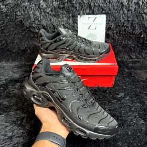 NIKE TN TRIPLE BLACK